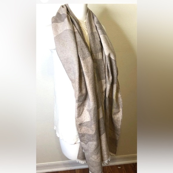 Gap Scarf Wrap Oversized Tan Touch Of Yellow Very Soft Wrap - Picture 12 of 13